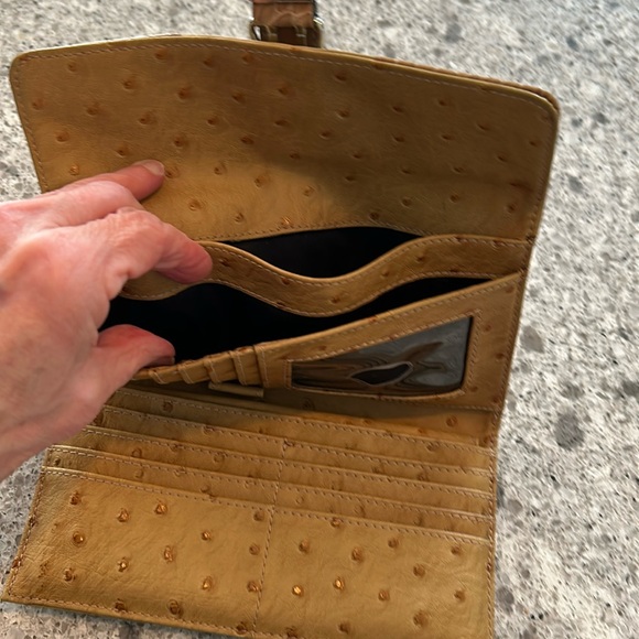 Women’s Guess leather wallet. - Picture 6 of 12